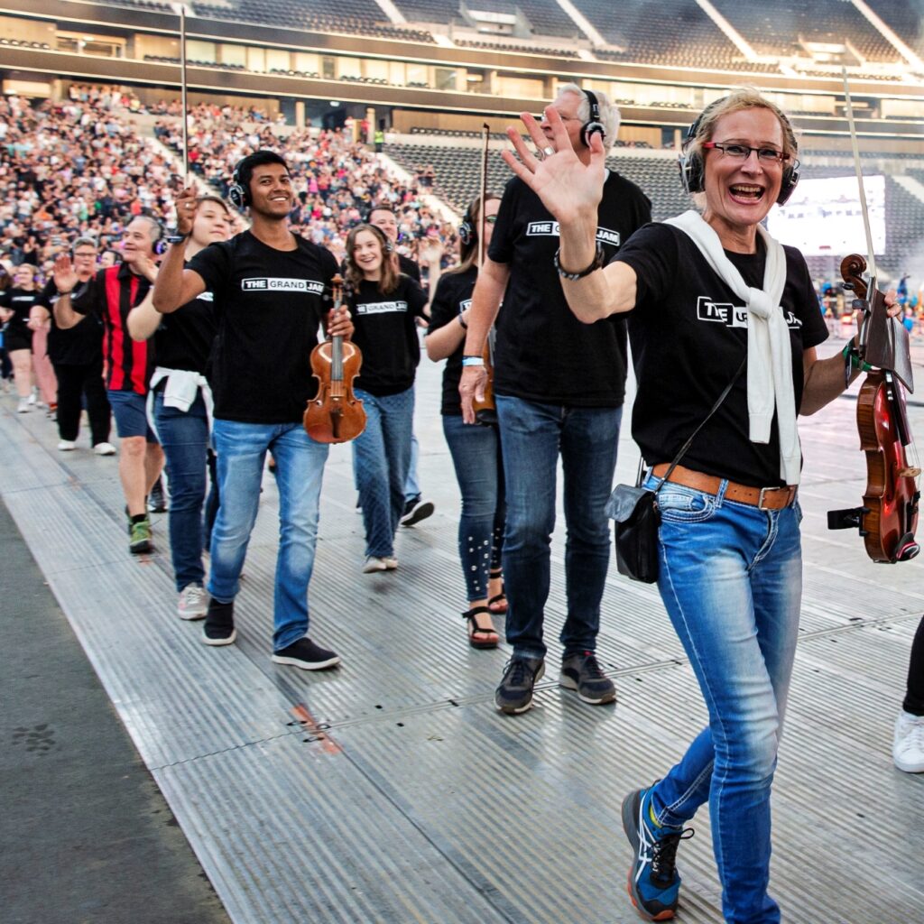 Einlass der Fans beim THE GRAND JAM 2023 in Frankfurt – Bild 10
